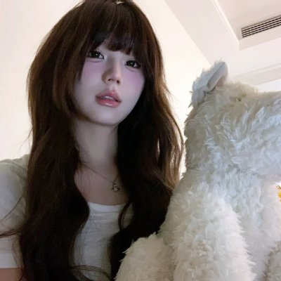 美食广场里的女高中生们在说啥